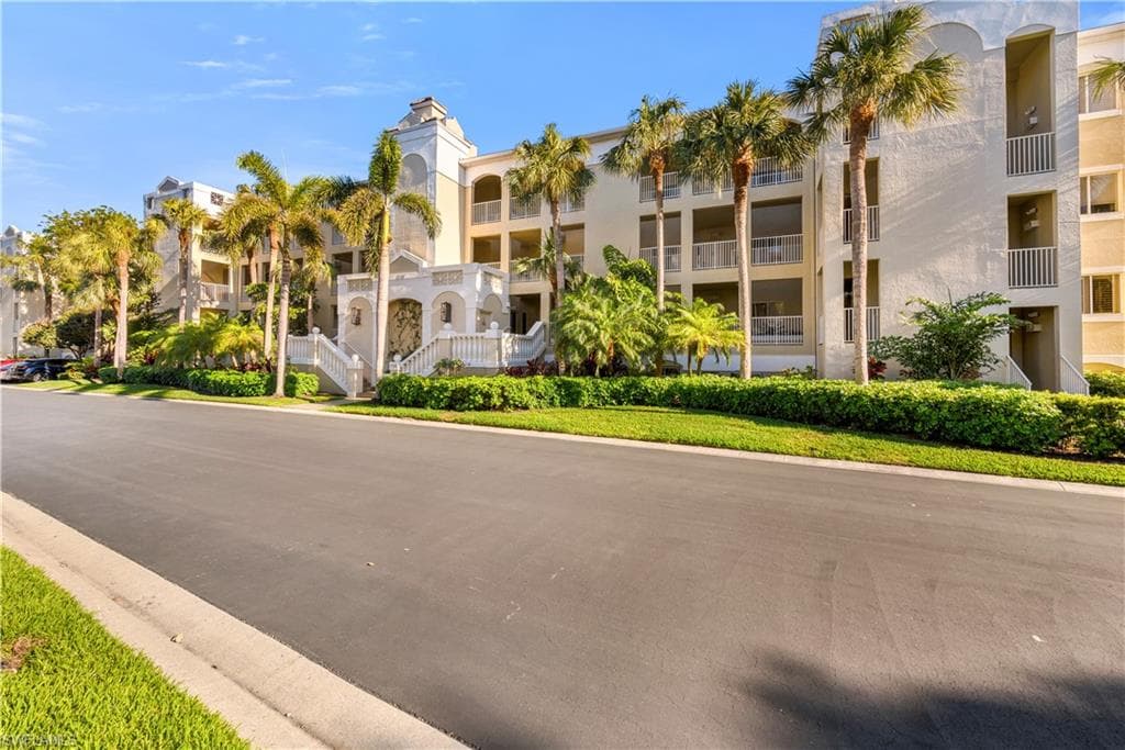 7725 Pebble Creek Cir 305, Naples, FL 34108-3
