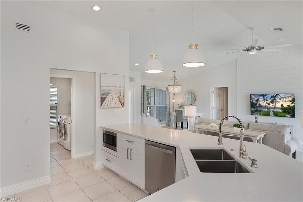 129 Leeward Ct, Marco Island, FL 34145-14