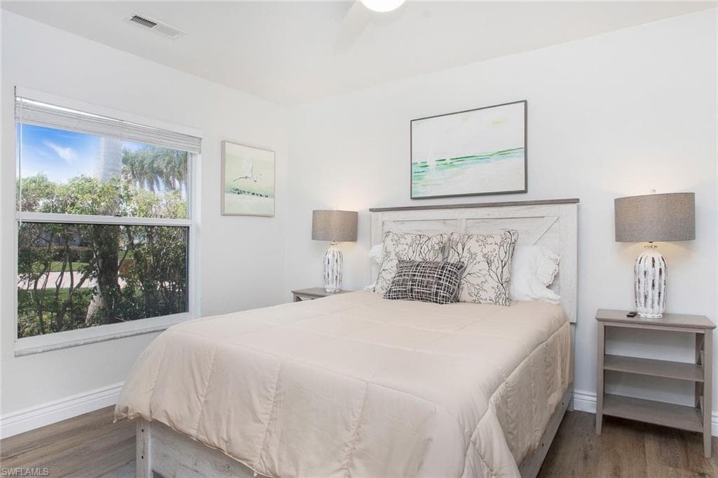 129 Leeward Ct, Marco Island, FL 34145-25