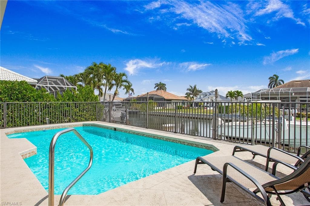 129 Leeward Ct, Marco Island, FL 34145-32
