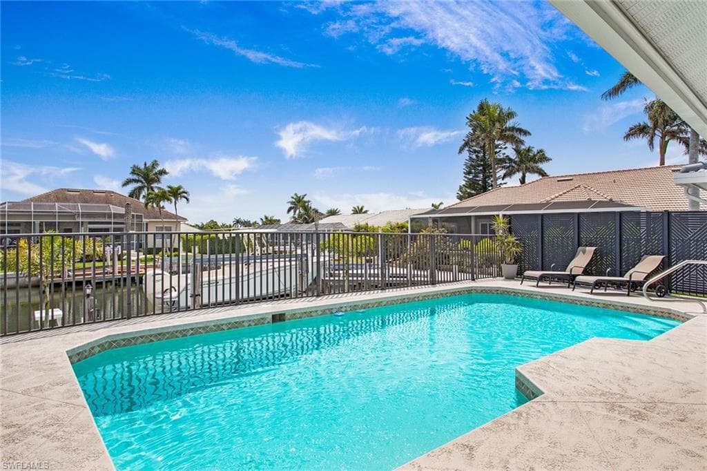 129 Leeward Ct, Marco Island, FL 34145-35