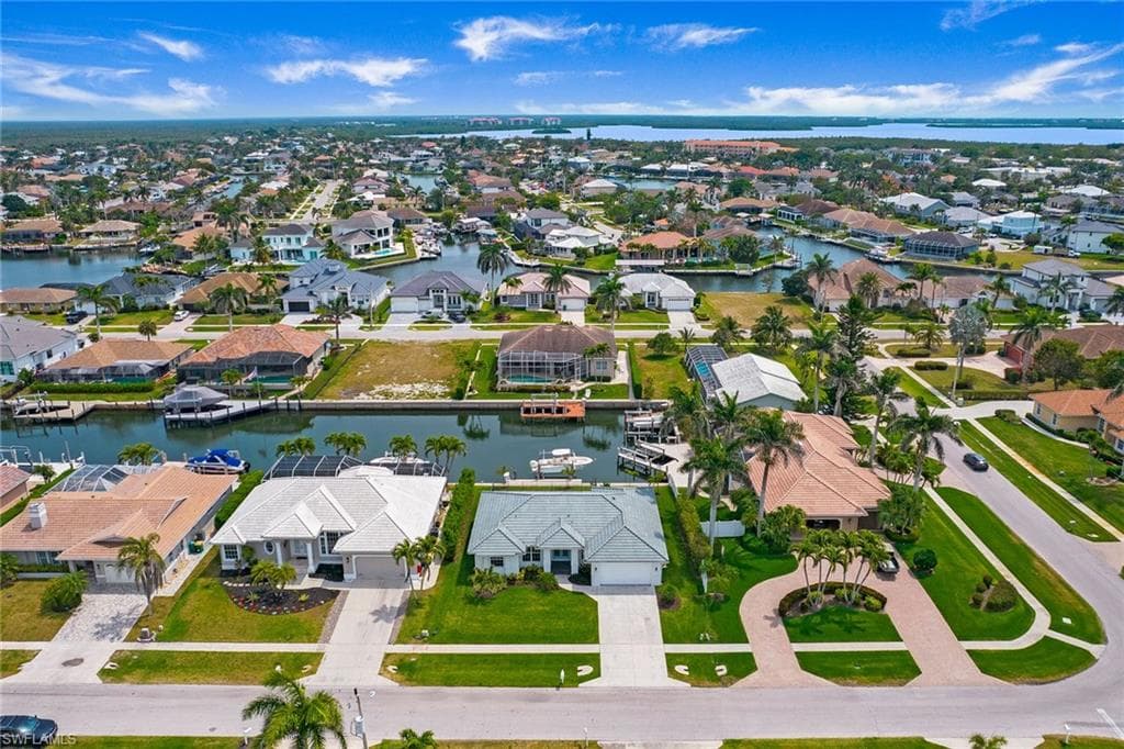 129 Leeward Ct, Marco Island, FL 34145-45