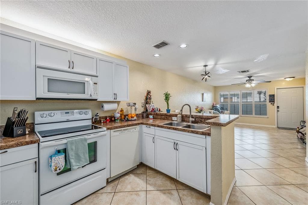 60 Emerald Woods Dr B1, Naples, FL 34108-9