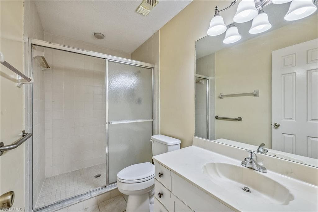 60 Emerald Woods Dr B1, Naples, FL 34108-13