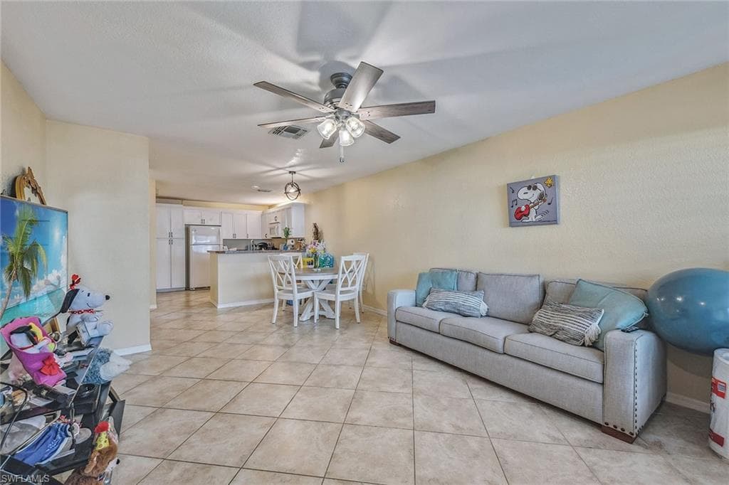 60 Emerald Woods Dr B1, Naples, FL 34108-5