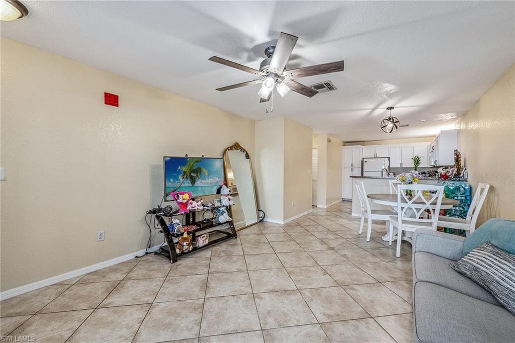 60 Emerald Woods Dr B1, Naples, FL 34108-6