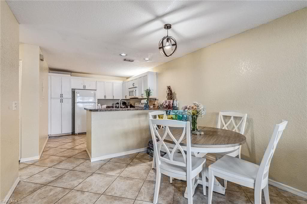 60 Emerald Woods Dr B1, Naples, FL 34108-7