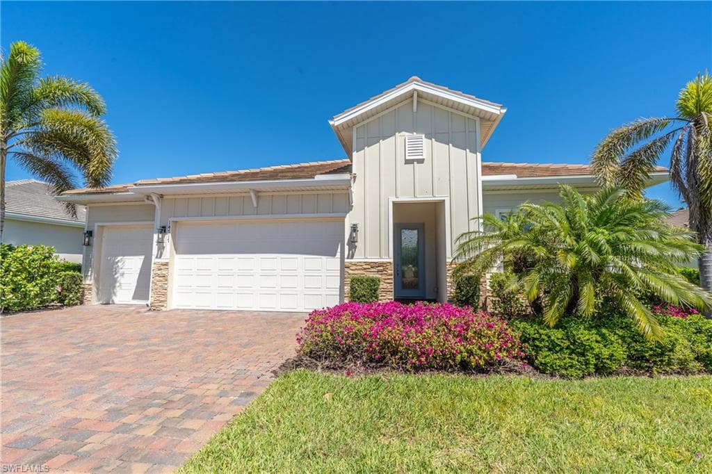 14717 Leeward Dr, Naples, FL 34114-6