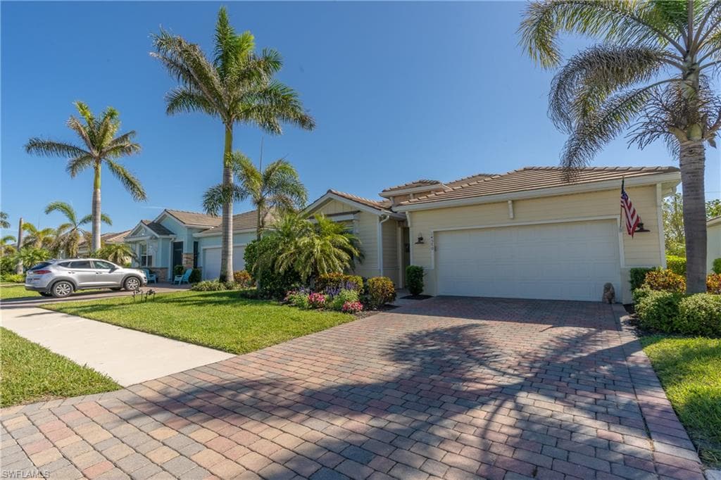14570 Tropical Dr, Naples, FL 34114-3