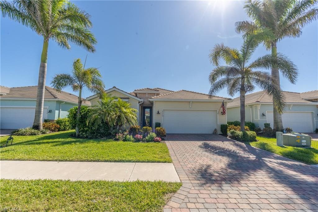 14570 Tropical Dr, Naples, FL 34114-4