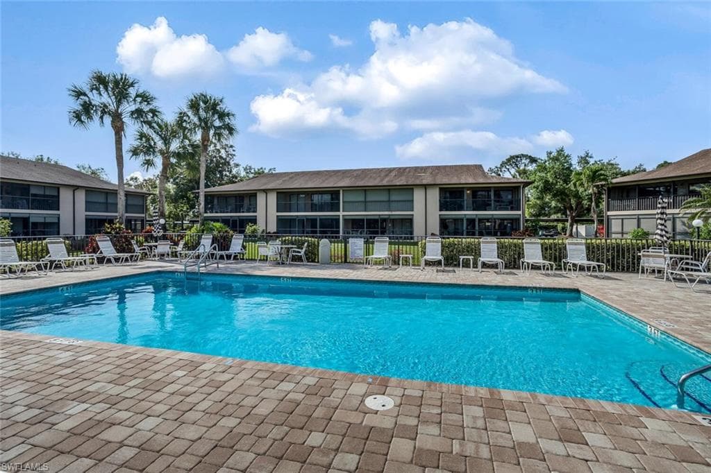 248 Pebble Beach Cir G202, Naples, FL 34113-23