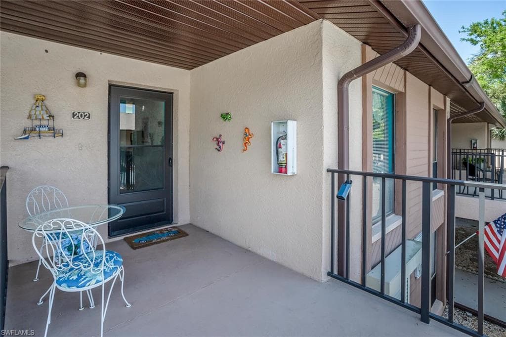 248 Pebble Beach Cir G202, Naples, FL 34113-4