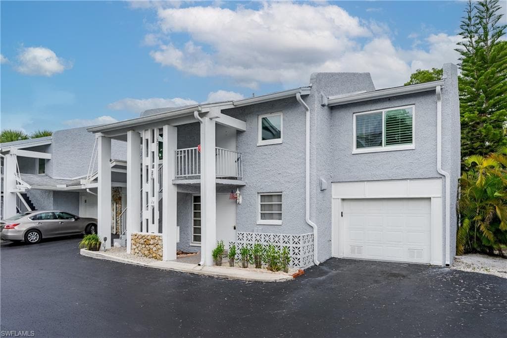 28 Watercolor Way 28, Naples, FL 34113-2