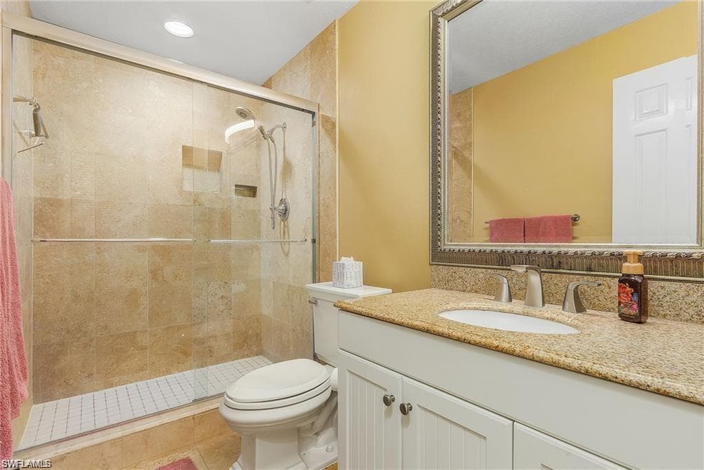 70 Emerald Woods Dr K8, Naples, FL 34108-8