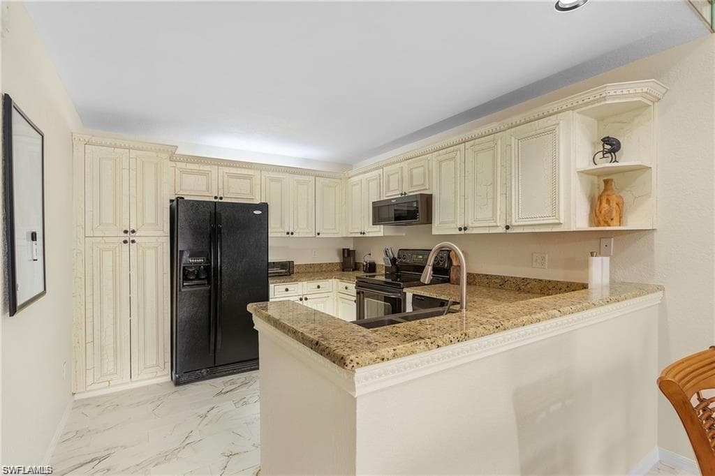 70 Emerald Woods Dr K8, Naples, FL 34108-4