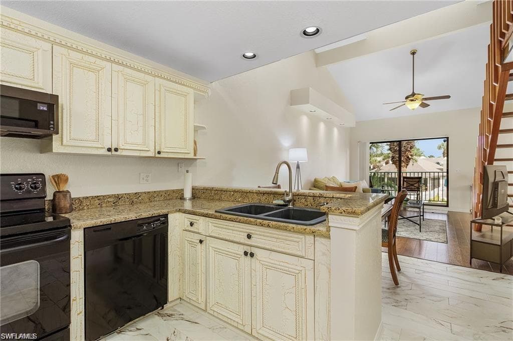 70 Emerald Woods Dr K8, Naples, FL 34108-5