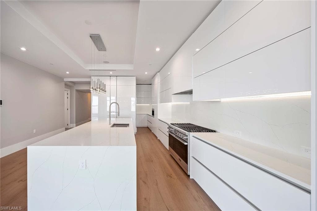 1165 8th St S 201, Naples, FL 34102-10