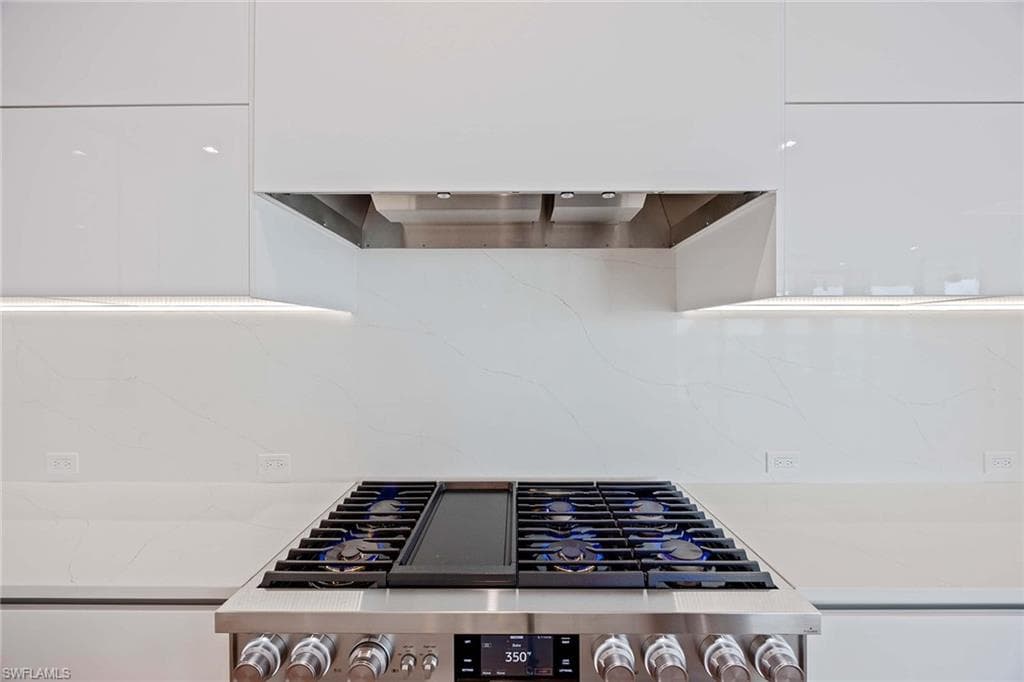 1165 8th St S 201, Naples, FL 34102-12