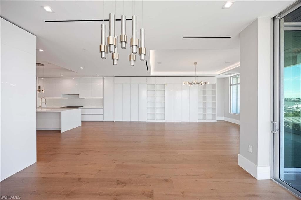 1165 8th St S 201, Naples, FL 34102-13