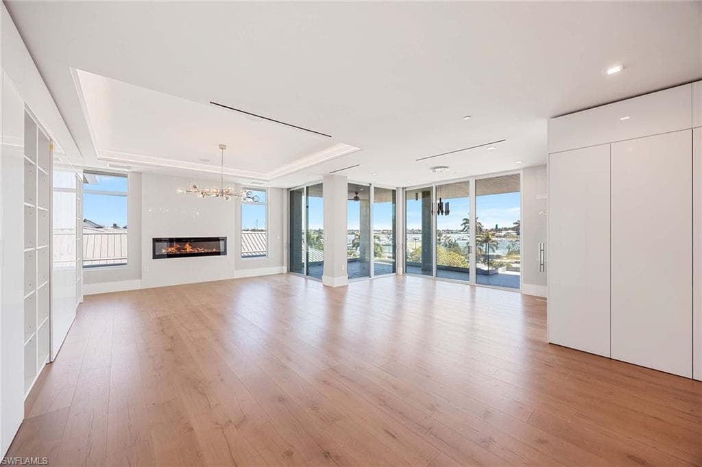 1165 8th St S 201, Naples, FL 34102-15