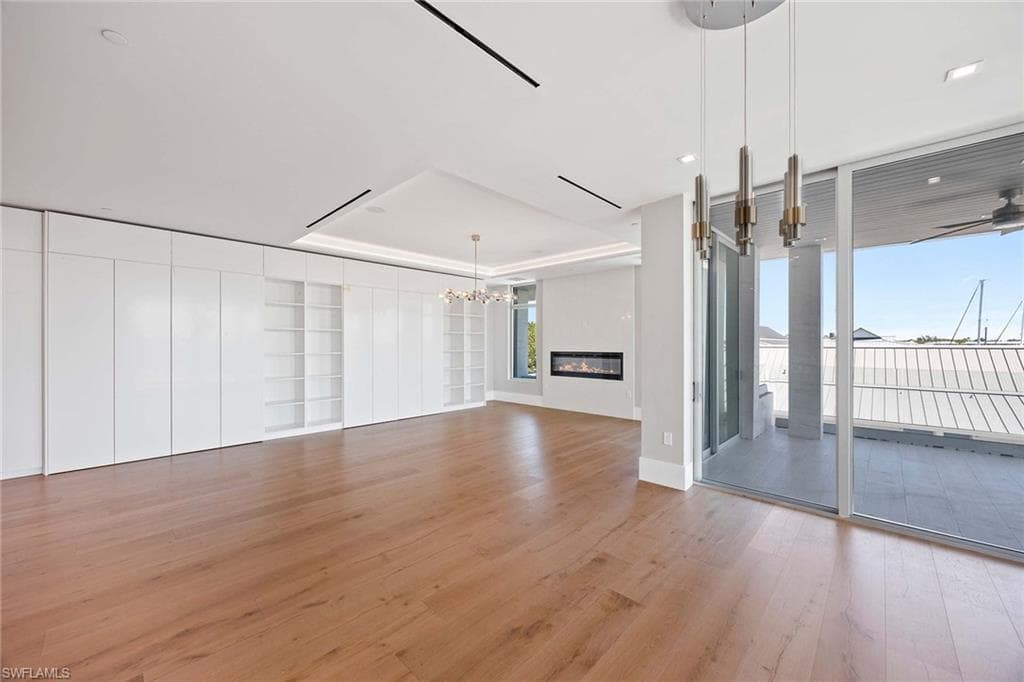 1165 8th St S 201, Naples, FL 34102-17