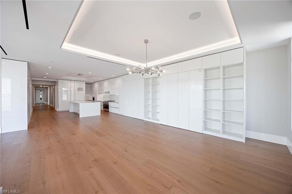 1165 8th St S 201, Naples, FL 34102-18