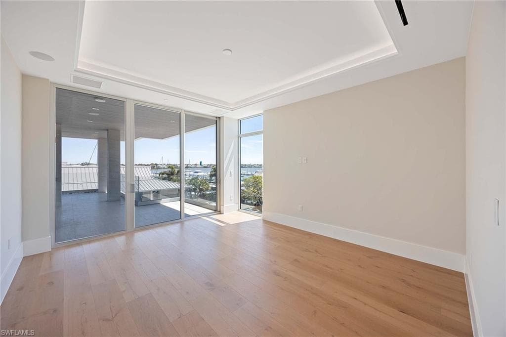 1165 8th St S 201, Naples, FL 34102-19