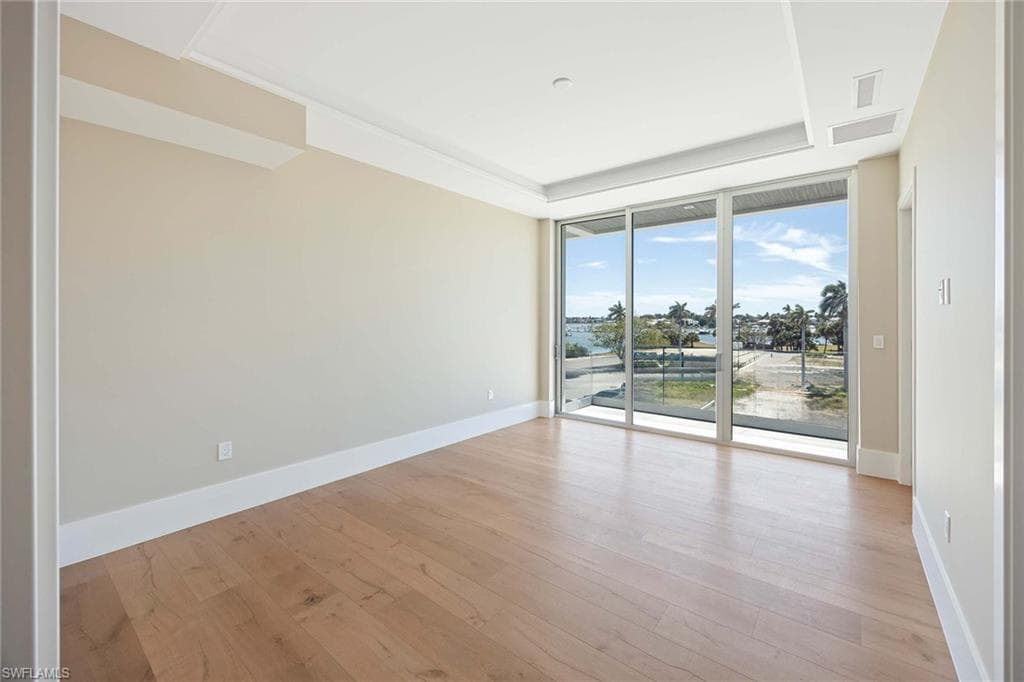 1165 8th St S 201, Naples, FL 34102-22