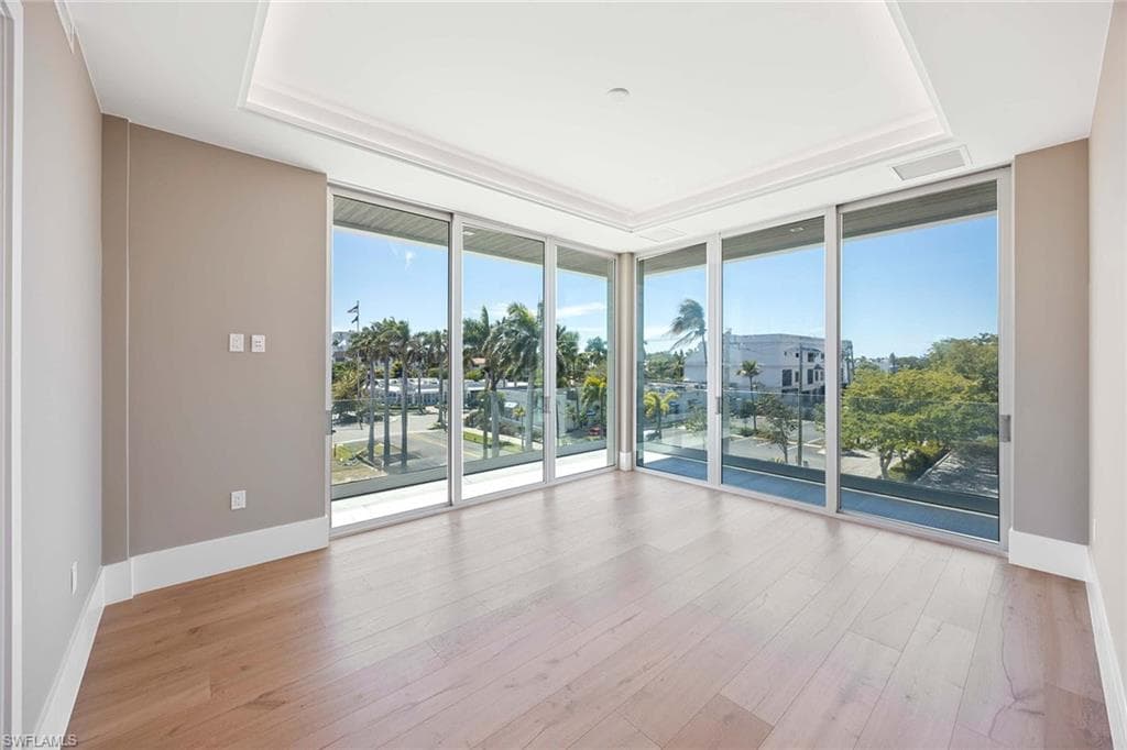 1165 8th St S 201, Naples, FL 34102-23