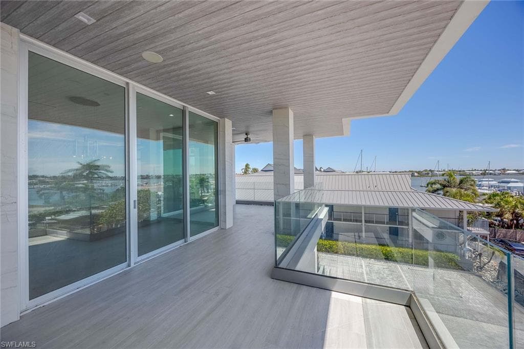 1165 8th St S 201, Naples, FL 34102-26