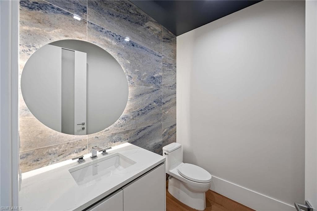 1165 8th St S 201, Naples, FL 34102-32