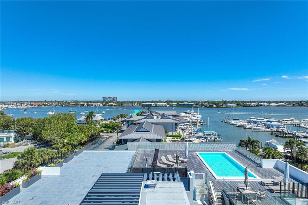 1165 8th St S 201, Naples, FL 34102-34