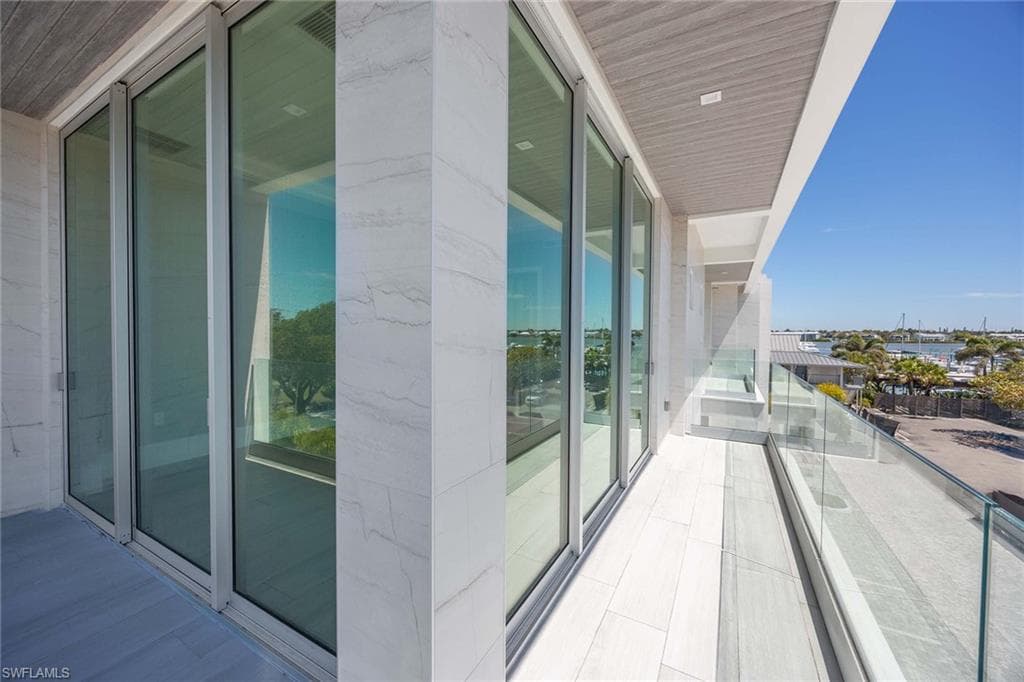 1165 8th St S 201, Naples, FL 34102-36