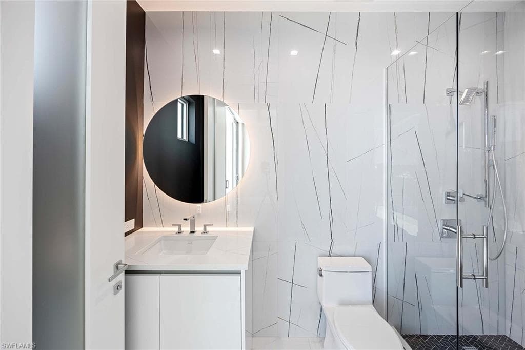 1165 8th St S 201, Naples, FL 34102-37