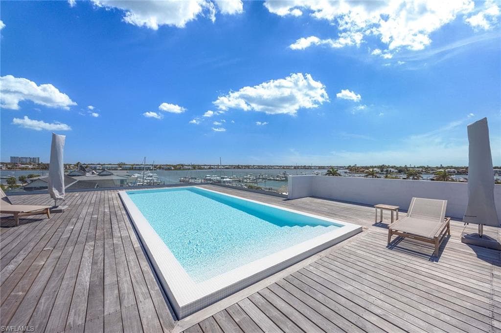 1165 8th St S 201, Naples, FL 34102-41