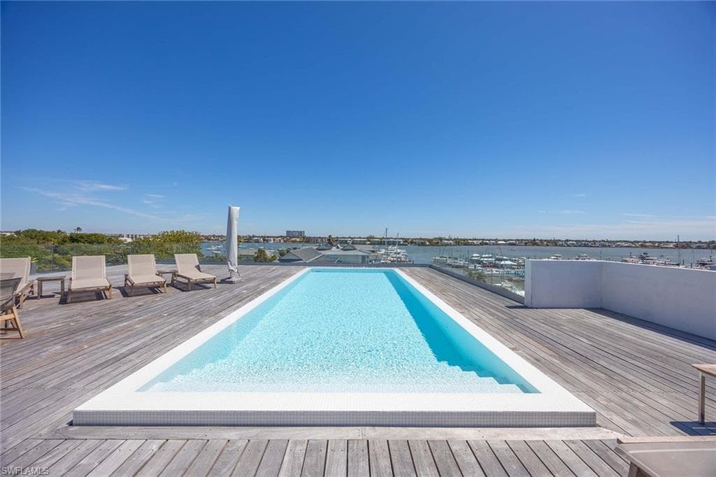 1165 8th St S 201, Naples, FL 34102-42