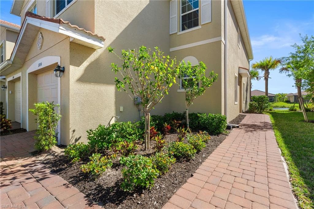 2850 Blossom Way, Naples, FL 34120-4