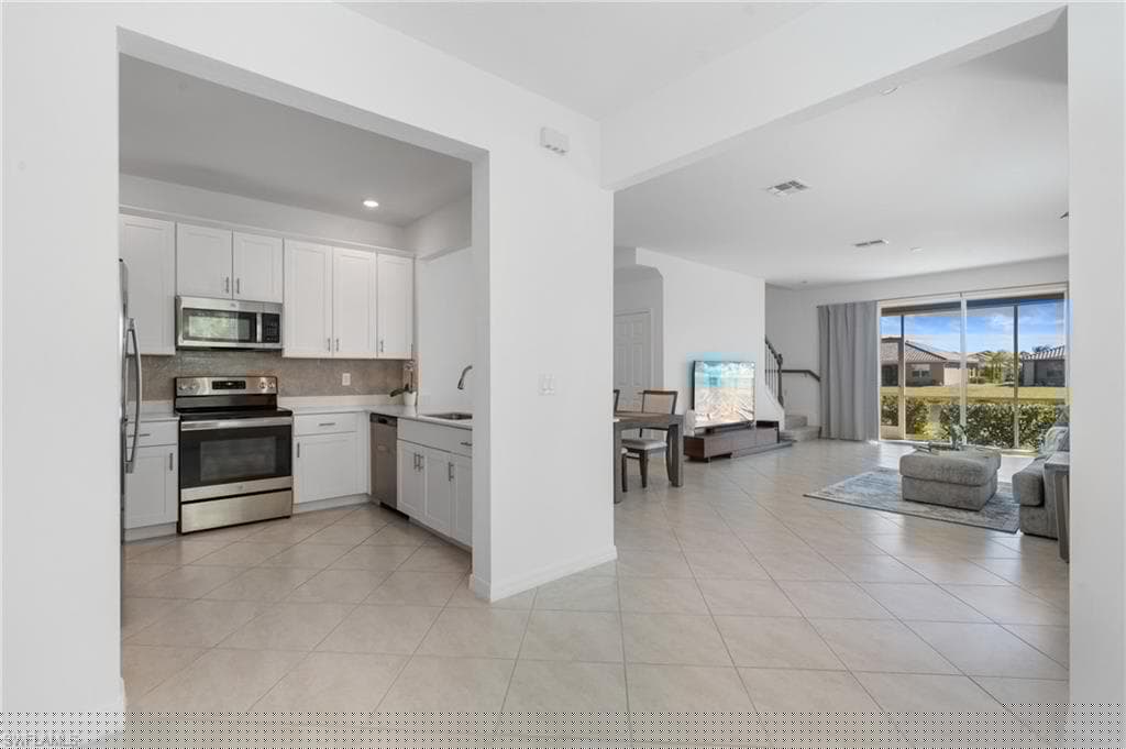 2850 Blossom Way, Naples, FL 34120-7
