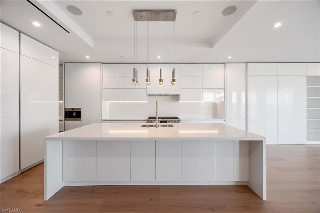 1165 8th St S 202, Naples, FL 34102-15