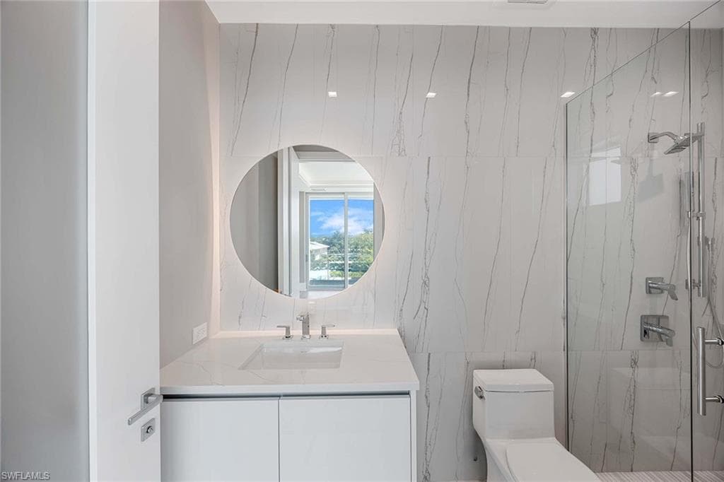 1165 8th St S 202, Naples, FL 34102-33