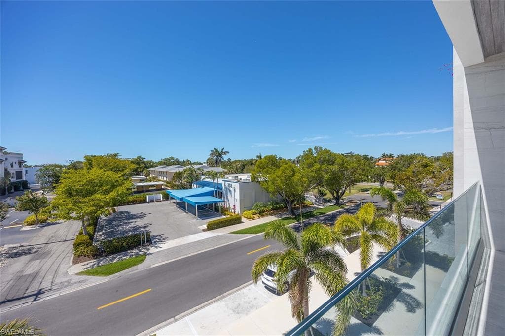 1165 8th St S 202, Naples, FL 34102-35