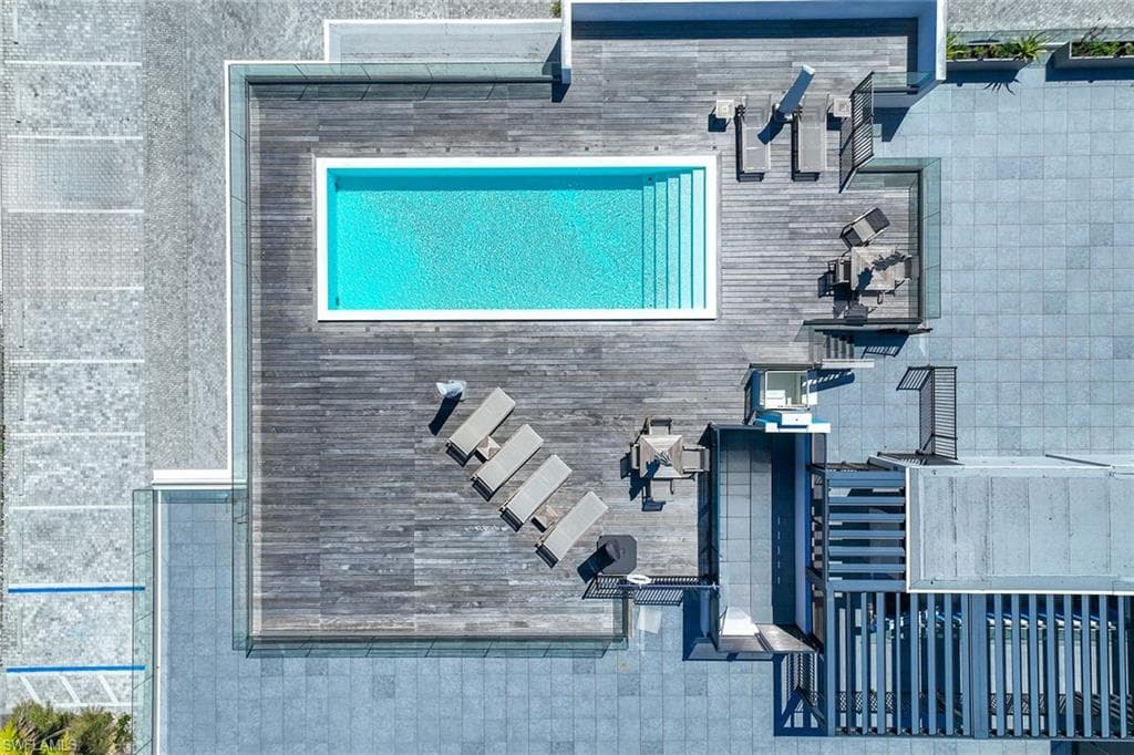 1165 8th St S 202, Naples, FL 34102-40