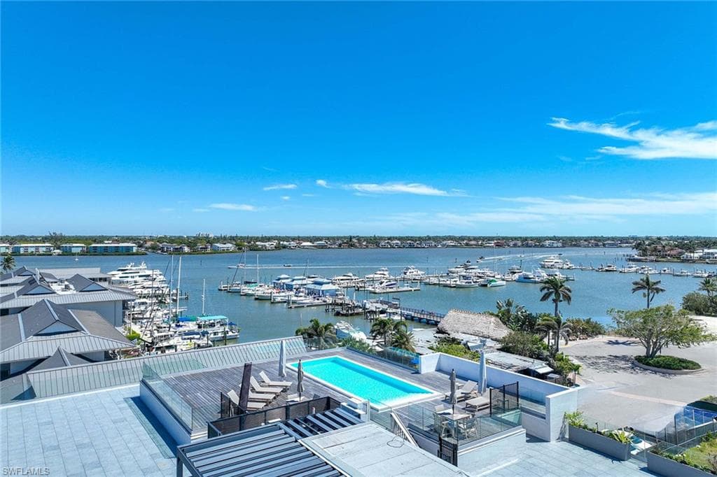 1165 8th St S 202, Naples, FL 34102-41