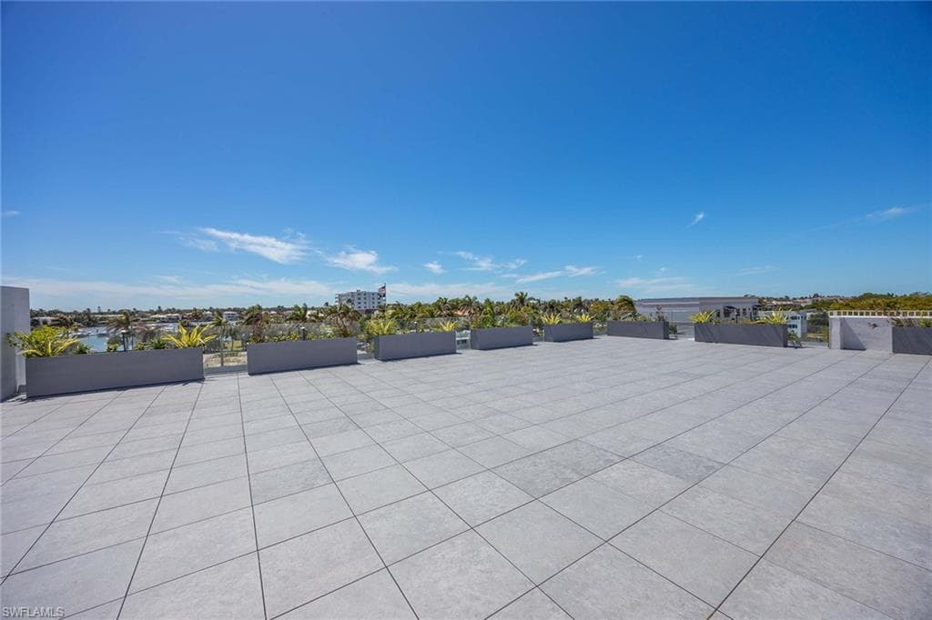 1165 8th St S 202, Naples, FL 34102-47