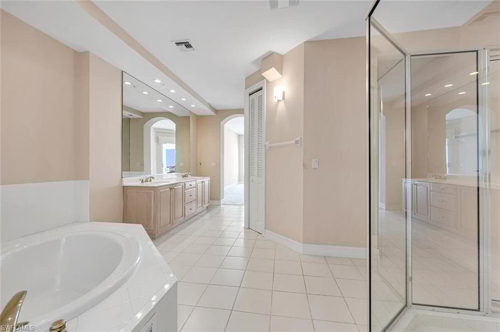 4811 Island Pond Ct 402, Bonita Springs, FL 34134-9