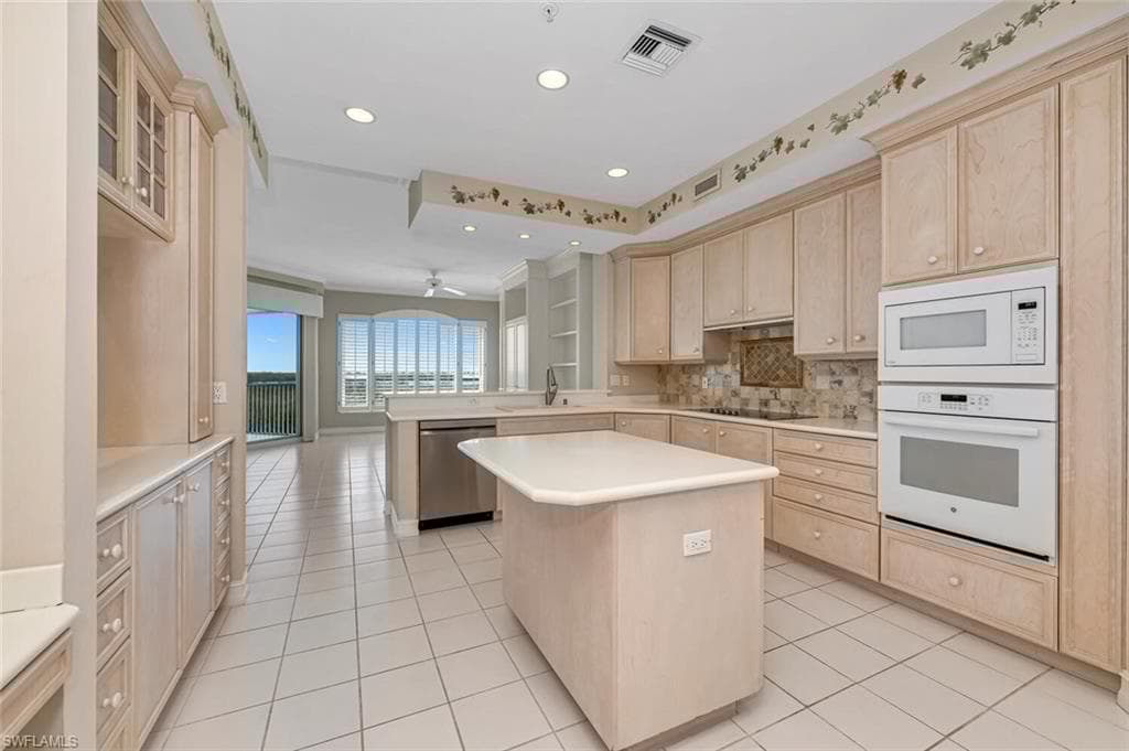 4811 Island Pond Ct 402, Bonita Springs, FL 34134-5