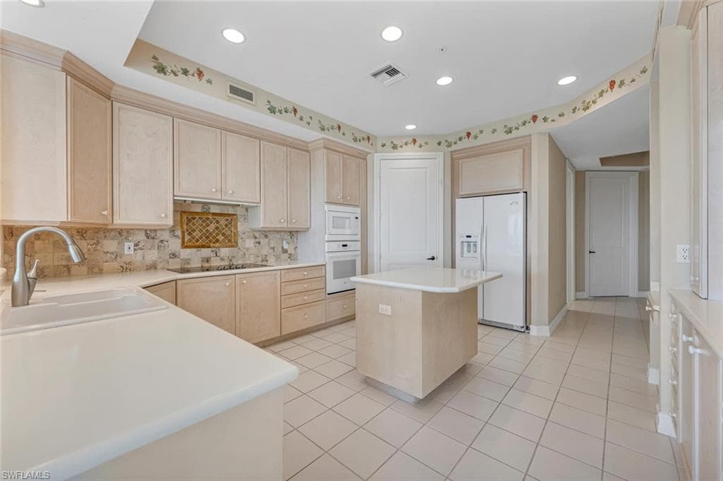 4811 Island Pond Ct 402, Bonita Springs, FL 34134-6