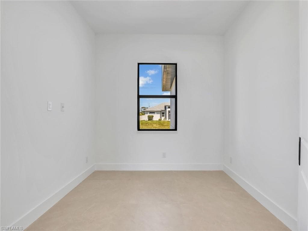 2010 21st St, Cape Coral, FL 33993-11