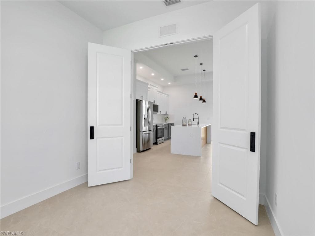 2010 21st St, Cape Coral, FL 33993-12