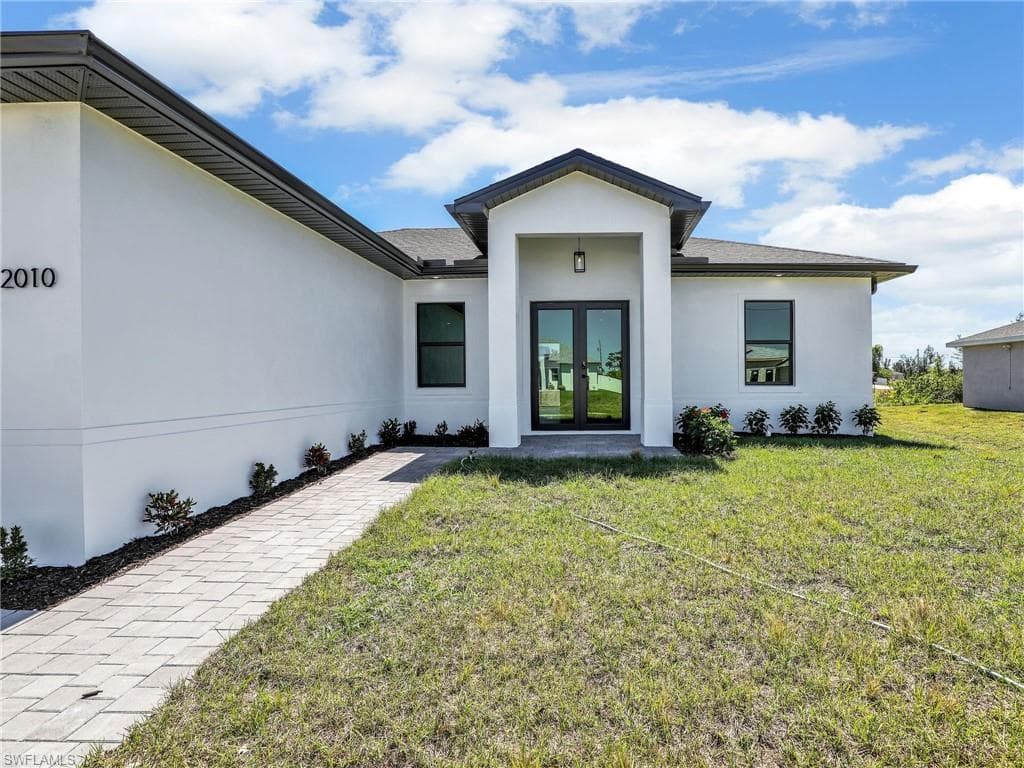 2010 21st St, Cape Coral, FL 33993-1